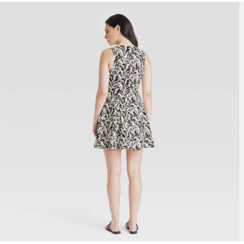 Black White Leaf Print Mini Dress Fit & Flare Dress Sz 10 NWT V-Neck Sleeveless